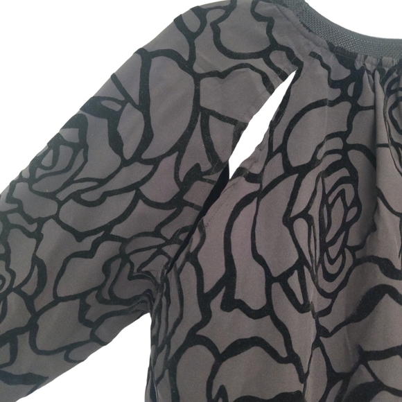 FABLETICS Womens Lola Back At It Floral Long Sleeve Cutout Pullover Top. - Picture 9 of 11